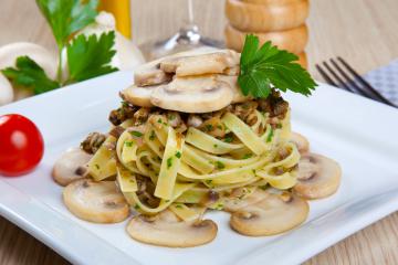 Pasta funghi e salsiccia