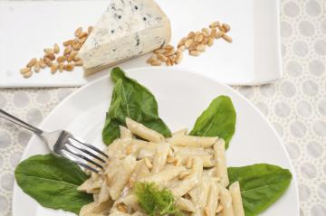 Penne gorgonzola e pinoli