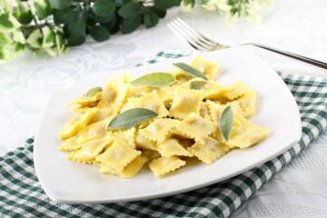 Ravioli burro e salvia