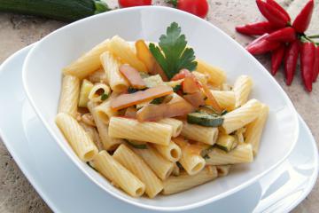 Rigatoni con bottarga e zucchine