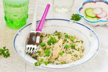 Riso con pollo e piselli