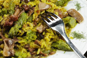 Risotto asparagi, funghi e speck