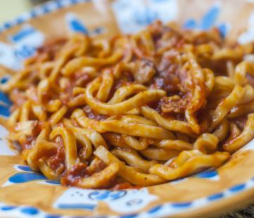 Spaghetti alla chitarra con ragù di agnello