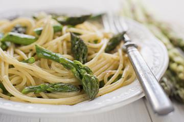 Spaghetti con asparagi