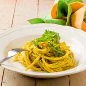 Bucatini al pesto di rucola e zafferano