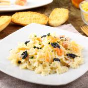 Farfalle con caviale e salmone affumicato