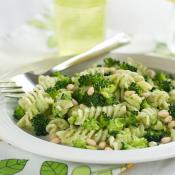 Fusilli con broccoli e pinoli