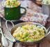 Insalata di riso e orzo con pisellini freschi