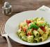 Pasta con pesto di prezzemolo e prosciutto crudo