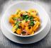 Tortellini con speck e spinaci