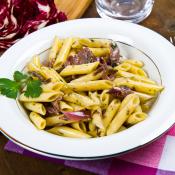 Pasta con radicchio e pancetta