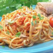 Pasta con tonno e pomodoro