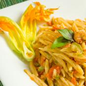 Pasta fiori di zucca e gamberetti