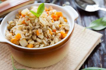 Insalata di orzo perlato