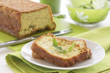 Plumcake salato con rucola e formaggio