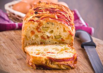 Plumcake salato peperoni e olive