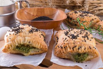 Sfogliatelle spinaci e semi di papavero