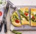 Focaccia con asparagi, stracchino e pomodorini