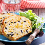 Plumcake salato con formaggio e olive