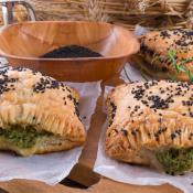 Sfogliatelle spinaci e semi di papavero