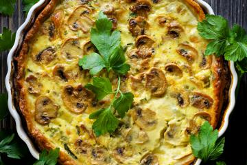 Torta salata con funghi