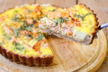 Torta salata con salmone