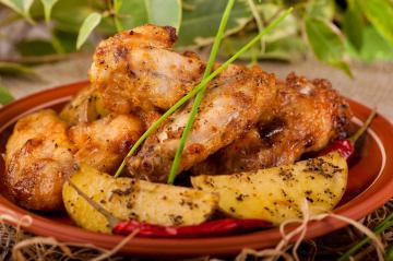 Ali di pollo con patate