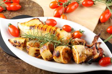 Calamari ripieni di pane e pomodori