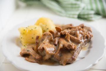 Fettine di maiale con crema di funghi