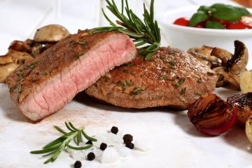Filetto di vitello con funghi e cipolline