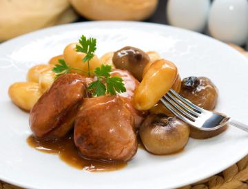 Filetto in agrodolce con patate novelle e cipolline