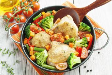 Pollo in padella con verdure