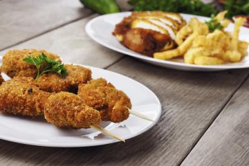 Spiedini di pollo impanato