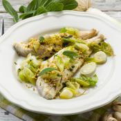 Filetti di merluzzo con porri e pistacchi