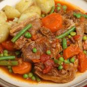 Spezzatino di agnello con verdure primaverili