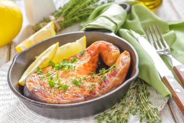 Trancio di salmone al limone e timo