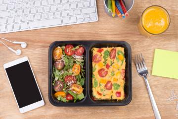 Pausa pranzo in ufficio: 10 idee per mangiare bene